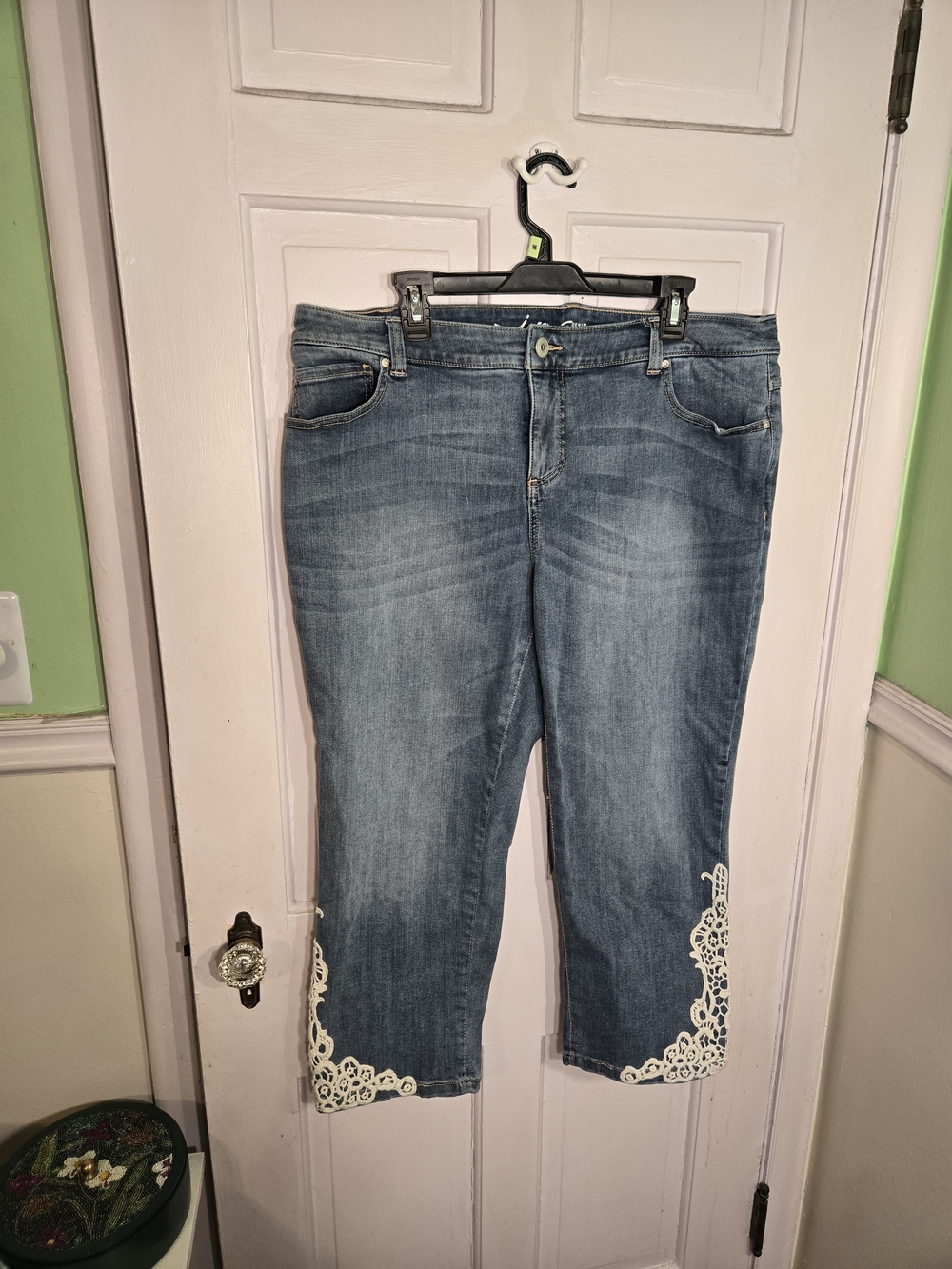 INC International Concepts Blue Cropped Jeans with White Lace Hem Size 16W